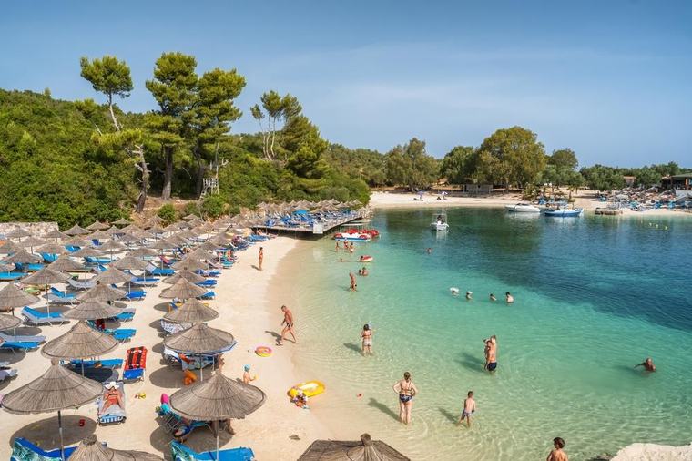 PALI MUŠKARAC I ŽENA KOJI SU ORDINIRALI PO PLAŽAMA: Meta im bili stranci, otimali SVE što ima padne pod ruku