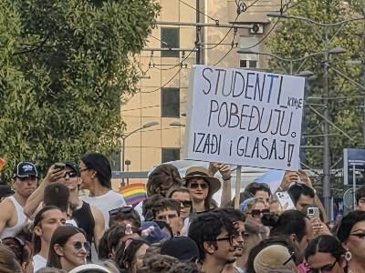 GLAVNI TRANSPARENT NA GEJ PARADI JE "STUDENTI POBEĐUJU" Blokaderi borbu za prava pretvorili u politički poligon