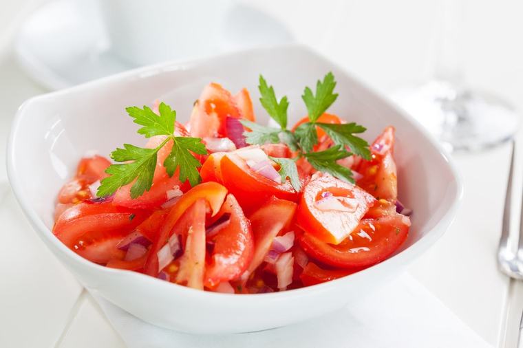 Ovo je najbolji recept za salatu od paradajza: Caka u jednom sastojku