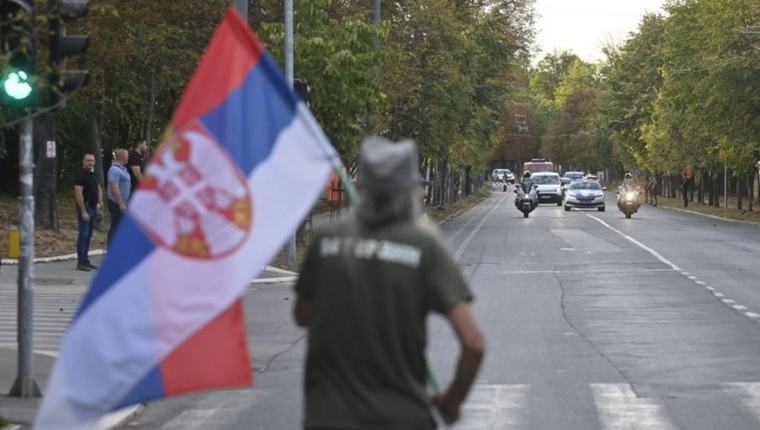 NACIJA SLOŽNO DOČEKALA GENERALA MLADIĆA: Snimci koji su građani podelili govore više od reči (VIDEO)