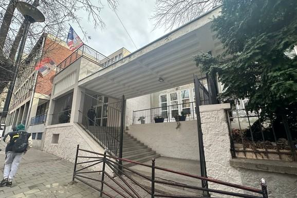 VELIKA TUGA U OŠ "VLADISLAV RIBNIKAR"! Umrla omiljena učiteljica Jelena, iza sebe ostavila tri ćerkice: Kolege se opraštaju rečima koje KIDAJU DUŠU (FOTO)