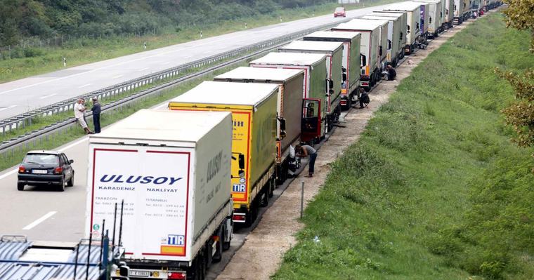 Srpski prevoznici najavili protest i obustavu drumskog transporta