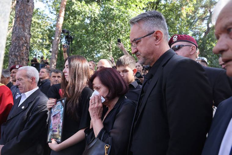 "Putuj oče, putuj komandante": Emotivan govor sina generala Ratka Mladića na sahrani
