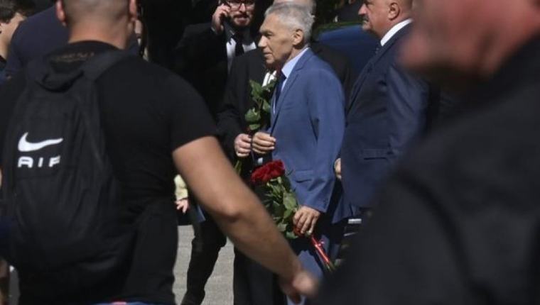 POSLEDNjI POZDRAV GENERALU: Ambasador Rusije Aleksandar Bocan-Harčenko odao poštu Ratku Mladiću