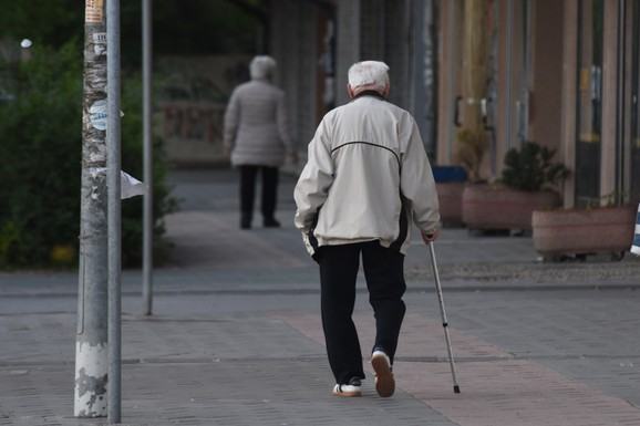 Danas počinje isplata penzija za avgust! Ovi penzioneri prvi dobijaju novac: Detaljan kalendar (FOTO)