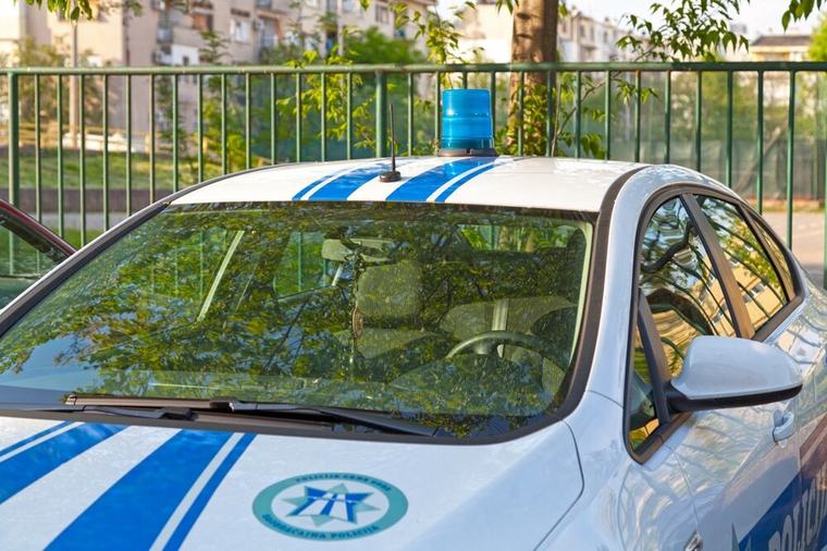 OTAC VOZIO UNAZAD, PA PREGAZIO SVOJE DETE (1)! U bolnici LAGAO da je palo s krova, odmah je uhapšen! Horor u Beranama!