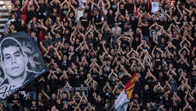 Haos pred derbi: "Delije" i "grobari" se gađali bakljama, evo kako je sve izgledalo! (VIDEO)