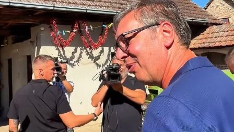 VUČIĆ U POSETI PORODICI U KARAVUKOVU: "Najveće bogatstvo su njihove četiri ćerke" (VIDEO)