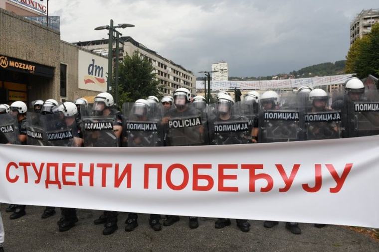 BLAM NA MREŽAMA! Blokaderi digli paniku zbog "špijunskog softvera", a onda se pojavila istina! (FOTO)