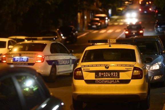 KRVAVA DRAMA NA VOŽDOVCU Nožem izbo druga 21 put, pa nasrnuo na ekipu Hitne pomoći