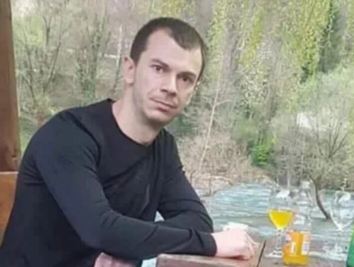 AUTOMOBILOM ULETEO U DVORIŠTE I POKOSIO TROJE DECE! Uhapšen bahati vozač, trkao se i divljao po putu pa teško povredio mališane!