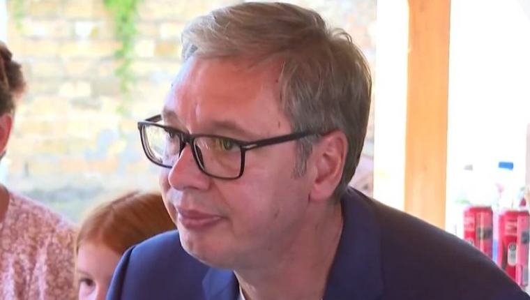 "MALO ŠTA ME JE TOLIKO RASTUŽILO" Vučić ogorčen zbog dece koja su uništila Ekspo sveske i olovke