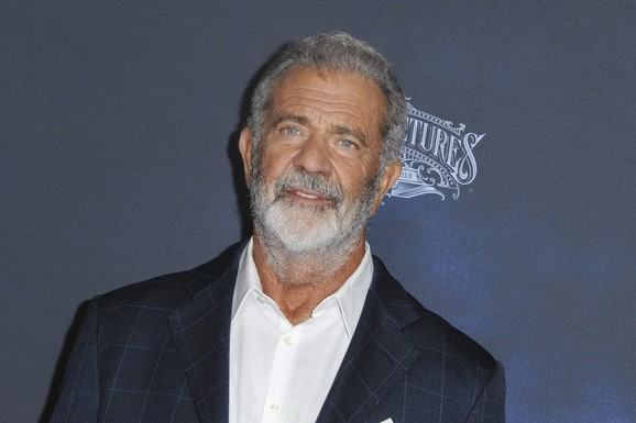 "NISAM IMAO ZLU NAMERU" Mel Gibson se izvinio zbog ismevanja tumača američkog znakovnog jezika posle talasa negativnih kritika