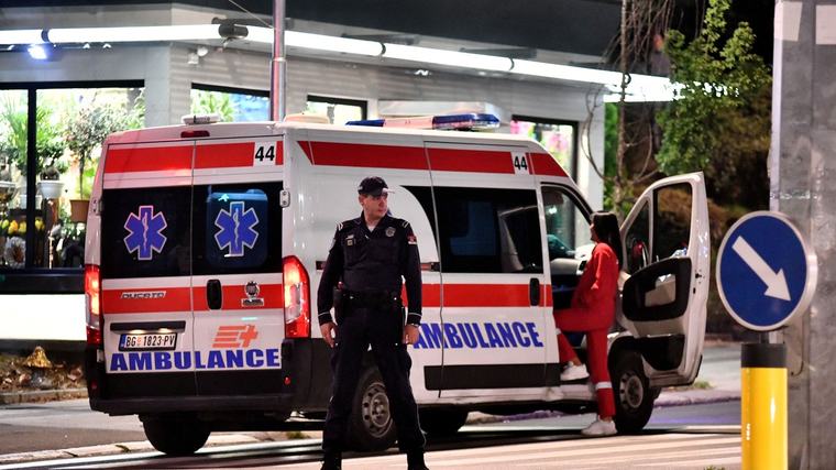 POLICIJA NA NOGAMA, TRAGA ZA NAPADAČIMA IZ CENTRA BEOGRADA Izleteli iz kola i pretukli dvojicu jer su mislili da su gejevi: Ovaj trag mogao bi da odvede DO NJIH!
