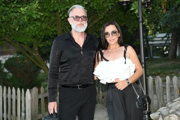 "Mislila sam da se neće zaustaviti dok me ne ubije": Naša pevačica se razvela, povukla sa scene, pa se u 49. godini udala za poznatog muzičara