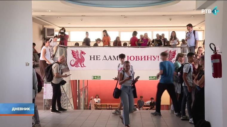 Директор Јовине гимназије не прихвата одлуку суда о враћању суспендованих на посао, тражи изузеће судија