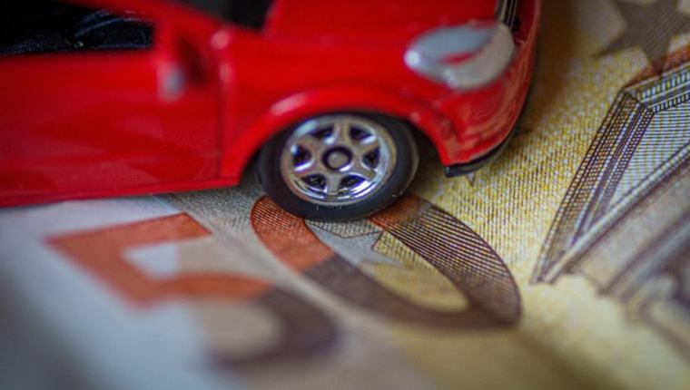 PROMET SKOČIO VIŠE OD 10 ODSTO: Srbi sve više kupuju automobile i motocikle