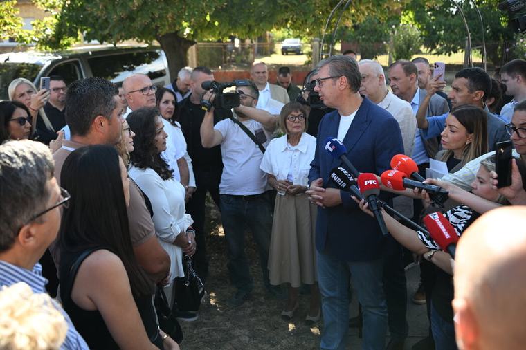 Вучић: У септембру, најкасније почетком октобра отварање брзе пруге Београд - Будимпешта