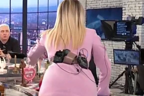 JOVANI JEREMIĆ U EMISIJI UŽIVO ISPALE TANGE Kad se nagla preko stola, ekstremno kratki minić otkrio PREVIŠE: Gledaoci ostali zatečeni prizorom