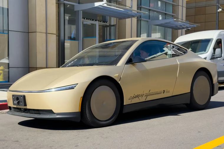 Mask i Tesla nisu čekali izmene propisa da bi lansirali Sajber taksi: Nepoštovanje ili biznis