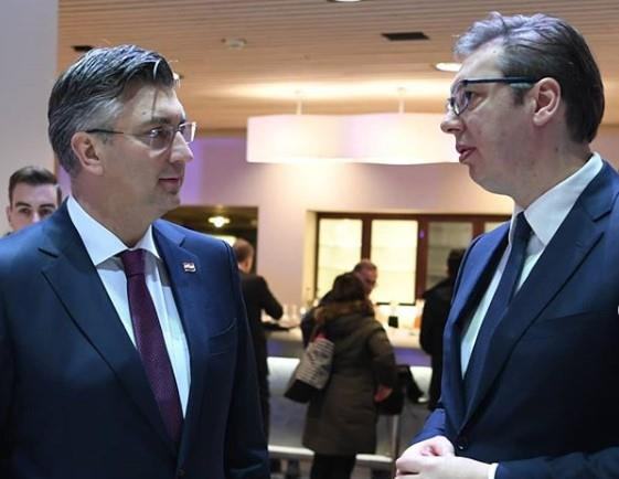 ŠTA HOĆE, DA NE BUDE SAHRANJEN PORED ĆERKE? NEĆE MOĆI DOK SAM JA PREDSEDNIK! Vučić odgovorio Plenkoviću - Poslaću mu ogledalce, da vidi, pa da DRŽI PRIDIKE