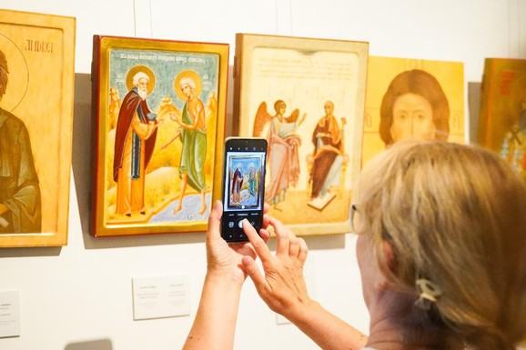 (FOTO) Otvorena izložba "Svetlost Logosa" u Galeriji Kolarca: Nasleđe koje i danas nadahnjuje