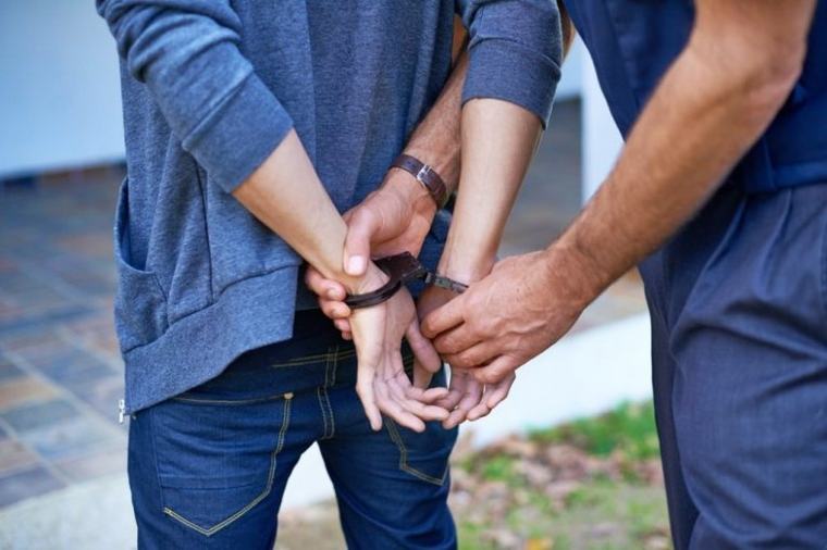 HAOS NA PUTU: Policija u BMW pronašla oružje i municiju, vozač uhapšen