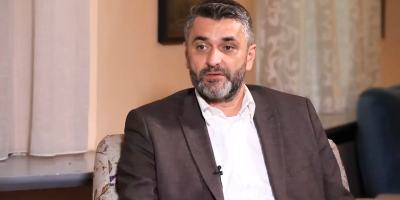 Ovo je lice zla! Emir Suljagić brutalno pljuje po Srbiji: Niste država, već kult smrti, ISIS sa mestom u UN