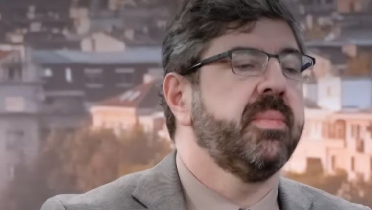 LAZOVIĆ „GASI“ SAMO PO SKUPŠTINI!