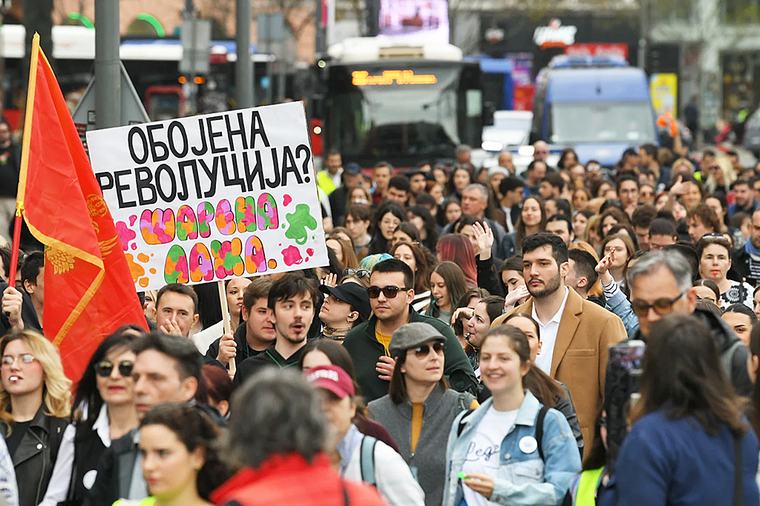 „Универзум обојених револуција“, или дисонанца ...