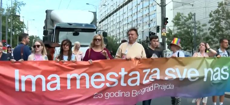 U Beogradu završena Prajd šetnja: Manji incident kod Narodne skupštine, morala da interveniše policija