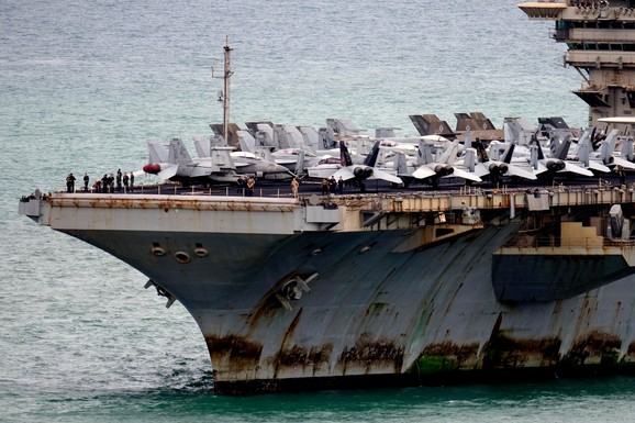 Američki nosač aviona "USS Abraham Linkoln" stigao na Tajland: Postavio REKORD po danima koje je proveo na moru