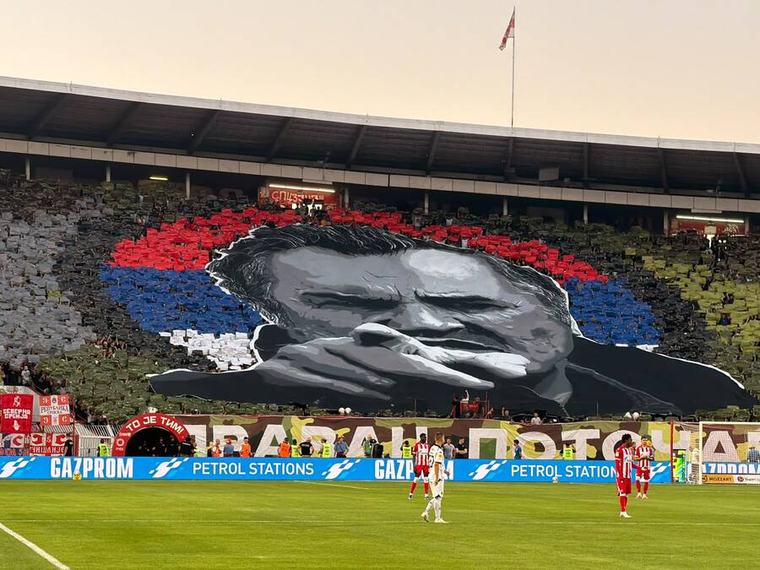 DELIJE I GROBARI UGLAS: Ratko Mladić jedan je od nas! Održan minut ćutanja u čast srpskom generalu...