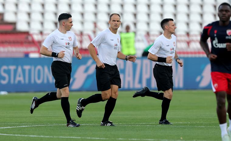 Nižu se minusi, derbi je najveći: De Bleker ima samo jedan izbor