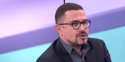 Au, kakvo urnisanje blokaderskog trovača sa Nove S: Ljudi besomučno razapeli Veljkovića - Hteo je da napadne Mladića, ali...