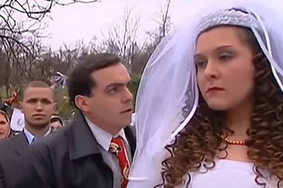 PETROJKA IZ "SELO GORI, A BABA SE ČEŠLJA" DANAS MAMI UZDAHE IZGLEDOM Razvela se, a sad se skinula u bikini - prošla kroz agoniju: "Dobijala sam teške batine, završila sam u sigurnoj kući"