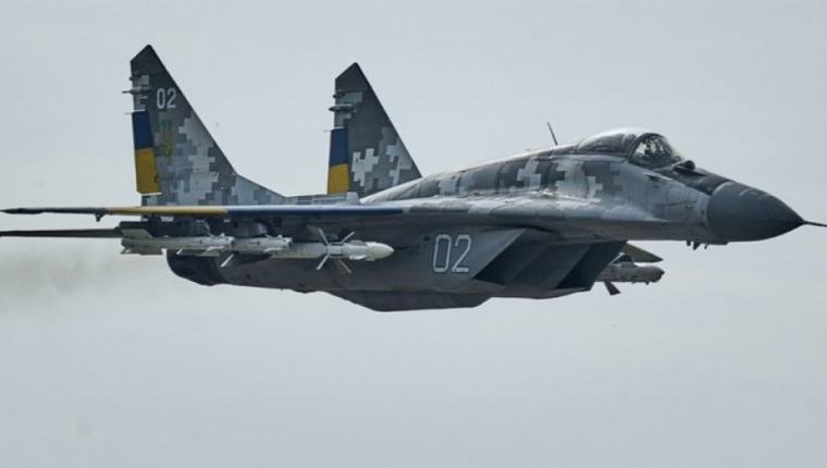 FENOMENALAN SNIMAK SA FRONTA: Ukrajinski MiG-29 u brišućem letu sovjetskom raketom R-60 uništio ruski „Banderol“! (VIDEO)