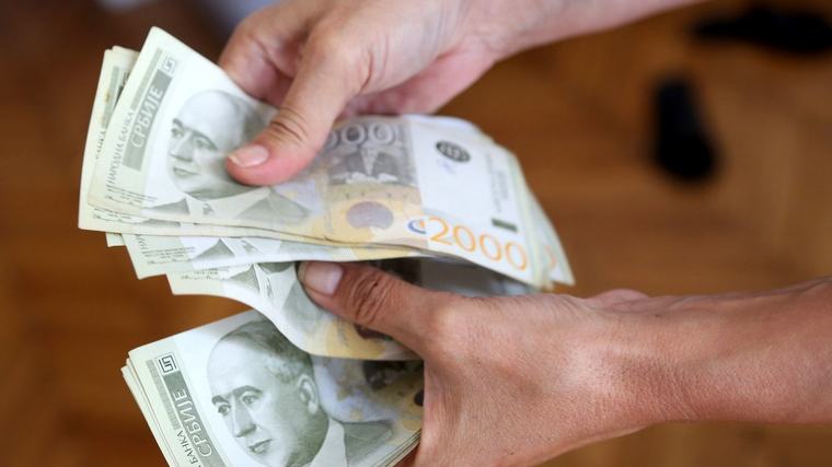 Za naknadu od 6.000 dinara do 12 sati prijavilo se oko 361.000 građana
