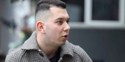 Sećate li se najcrnjeg mrzitelja Srpske?! Blokader Mateja Nikolić i dalje pljuje Mladića i RS naziva genocidnom tvorevinom (FOTO/VIDEO)