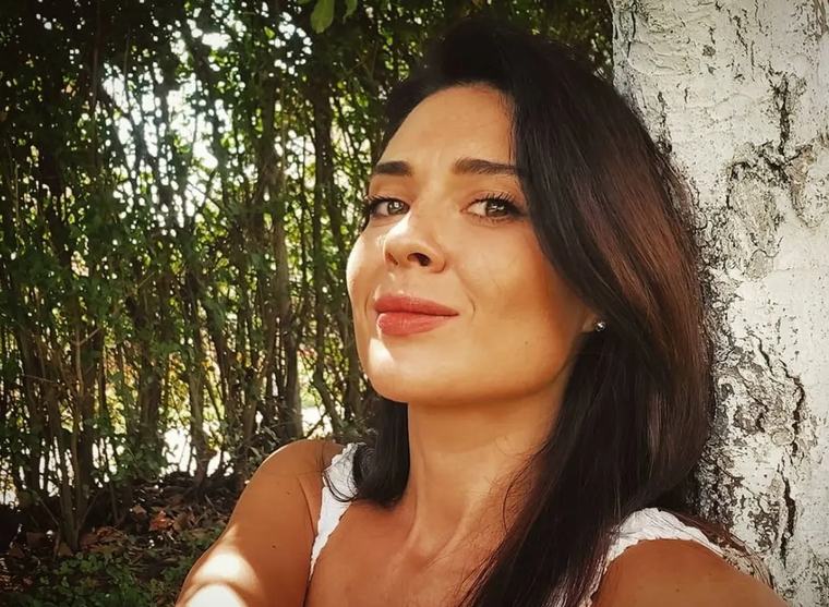 Voditeljka RTS pozirala u moru i usijala mreže: U crvenom bikiniju pokazala izvajanu figuru FOTO