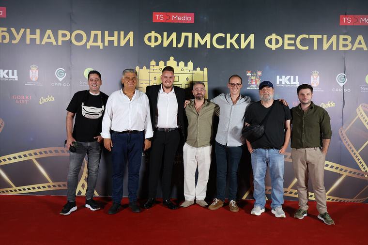 Nezaboravna noć u Nišu: Premijere filmova "Duplikat" i "Sportsko srce" i spektakl na trgu