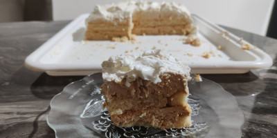 Torta sa ćeten alvom: Napravite brzu, kremastu poslasticu bez pečenja sa karakterističnom aromom (FOTO)