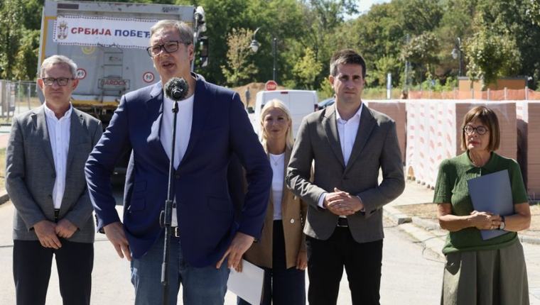 „ZAPAMTITE, PRAVIĆE VAM TURISTIČKE TURE NA TOMPSONOVE KONCERTE!“ Vučić zagrmeo: Nikada me na to neće naterati!