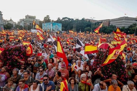 Sančez pod pritiskom: Masovni protesti u Španiji zbog migrantske krize u Seuti