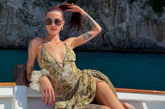 NAJSKANDALOZNIJA ZADRUGARKA DANAS ŽIVI KAO KRALJICA Razvela pevača, dobila dete i obilazi skupe destinacije - priznala istinu o bivšem: "Nisam bila bezbedna pored njega"