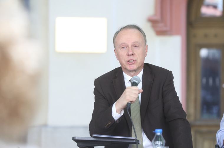 Kad "viša instanca" spolja odluči, onda ne vrede nikakva brojanja glasova; Đokića na silu guraju po svaku cenu