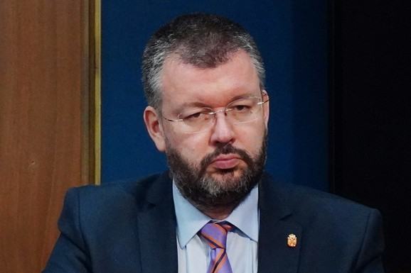 Čedomir Antić piše za Blic: "Moja politika"