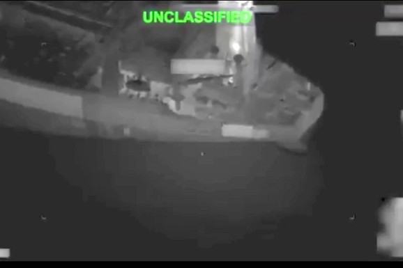 ODJEKUJU EKSPLOZIJE KOD IRANSKE ŽILE KUCAVICE! Poreklo detonacija nepoznato, a ovo ostrvo je KLJUČNI naftni terminal