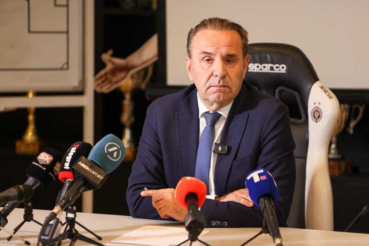 RASIM LJAJIĆ IGNORISAO MINUT ĆUTANJA ZA RATKA MLADIĆA NA STADIONU! Baš u tom trenutku otišao u restoran: Skandalozno ponašanje novog koalicionog partnera SPS!
