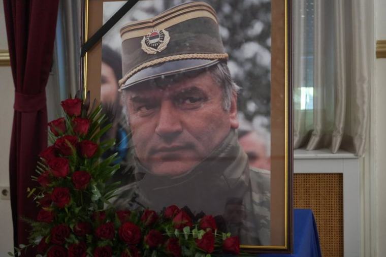 "Još u Kninu otpočeo je BORBU da po svaku cenu spreči mogući BRATOUBILAČKI RAT" Saborac pokojnog generela Mladića otkrio ono o čemu se dugo ćutalo!